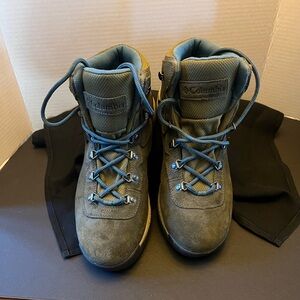 Women’s Columbia Trail Boots in Olive Green and Gray